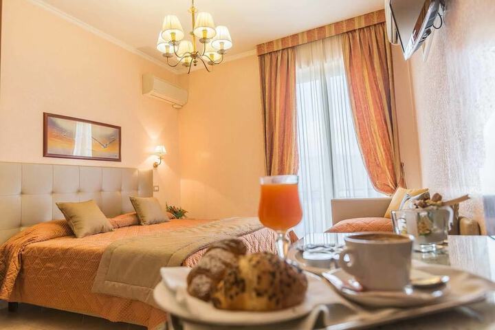 Room 9 of 18