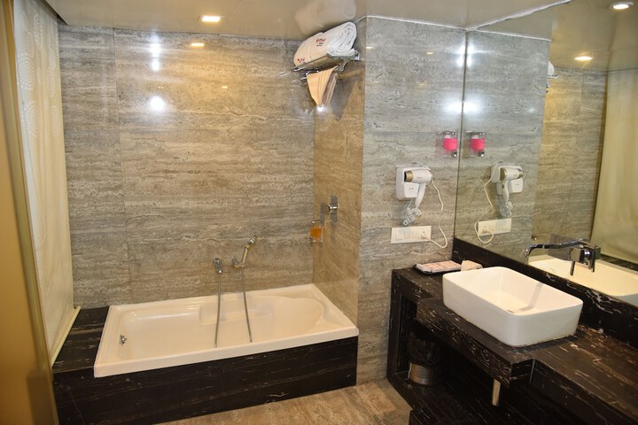 Room 8 of 48