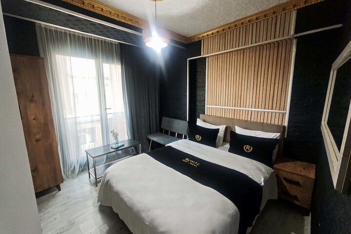 Room 28 of 71