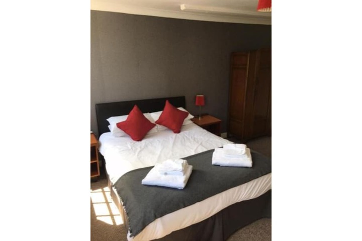 Room 11 of 28