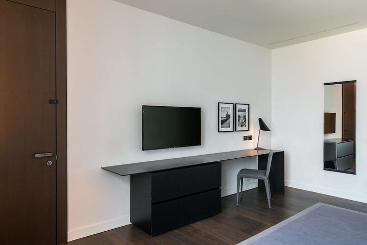 Room 28 of 213