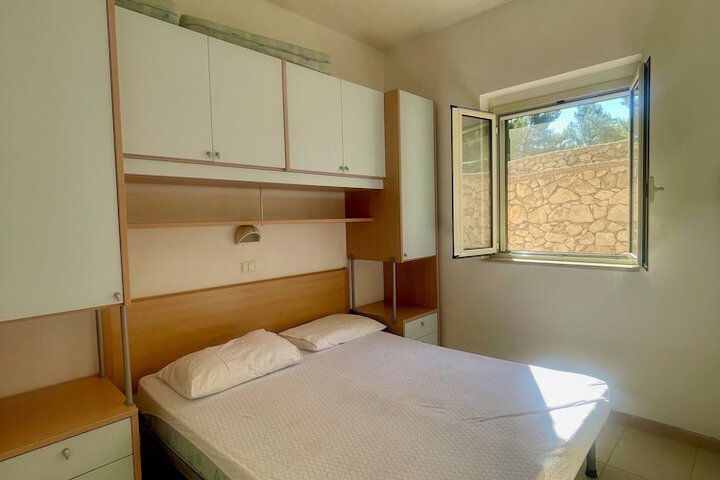 Room 8 of 50