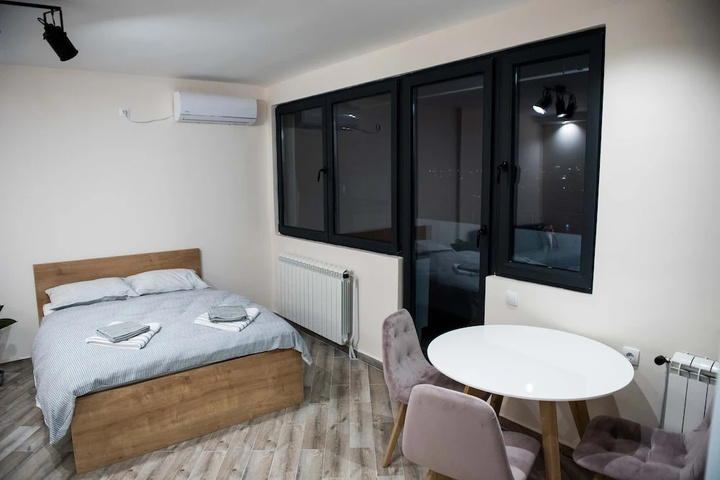 Room 5 of 11