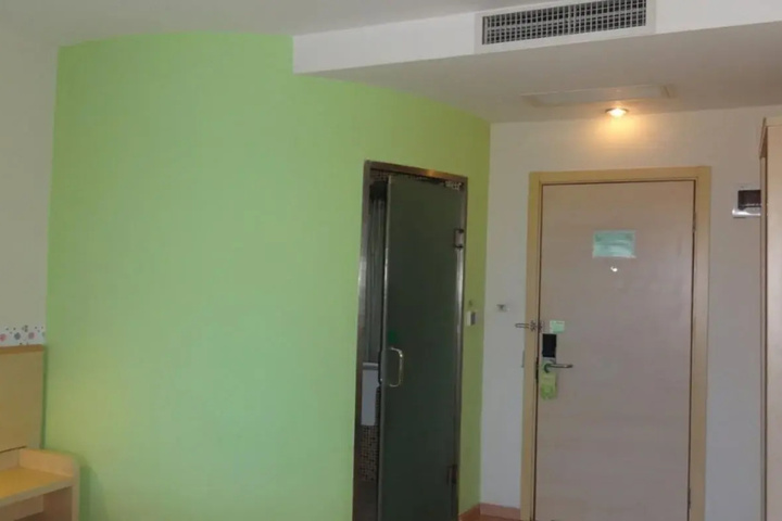 Room 11 of 14