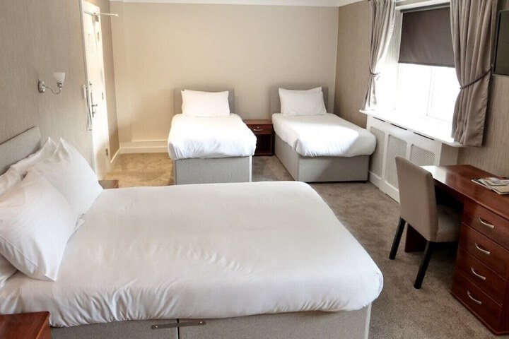 Room 10 of 27
