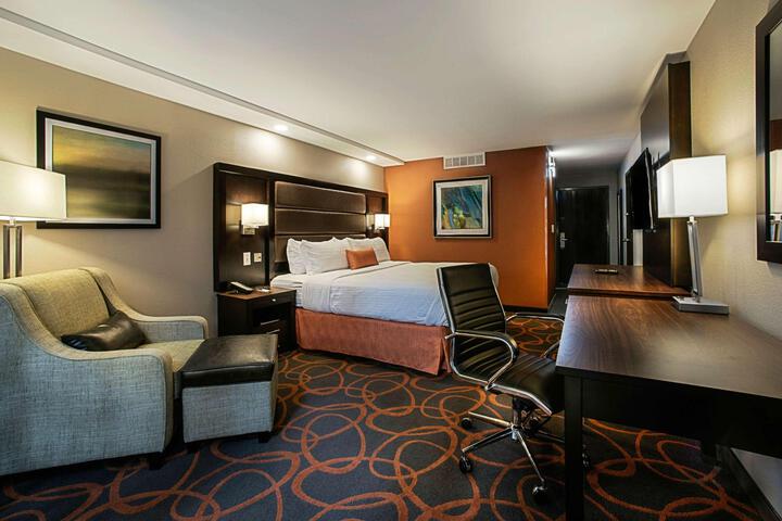 1 King Bed (4 of 7)