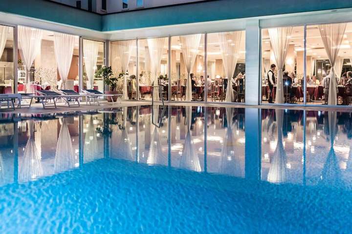 Hotel Pool