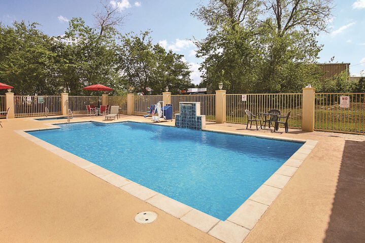 Pool 21 of 39