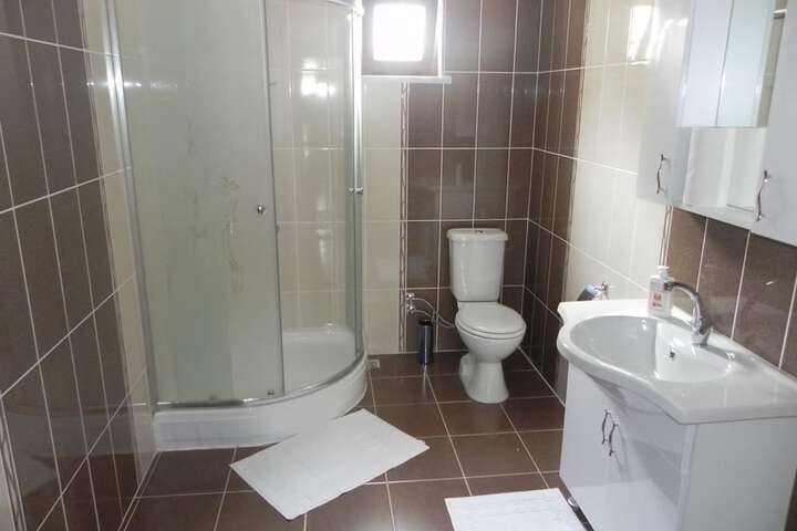 Room 8 of 9