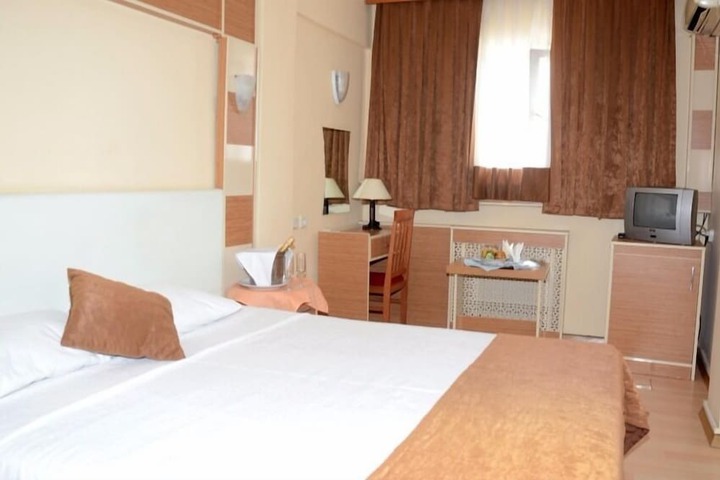 Room 18 of 34