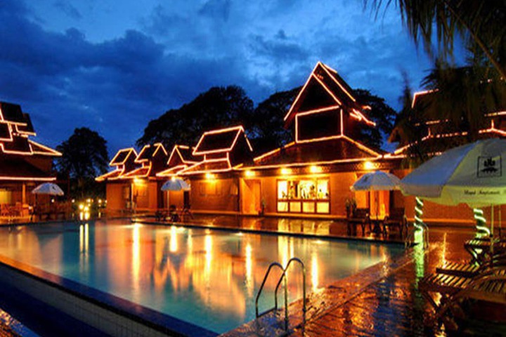 Hotel Pool