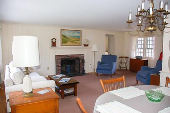 Room 7 of 12