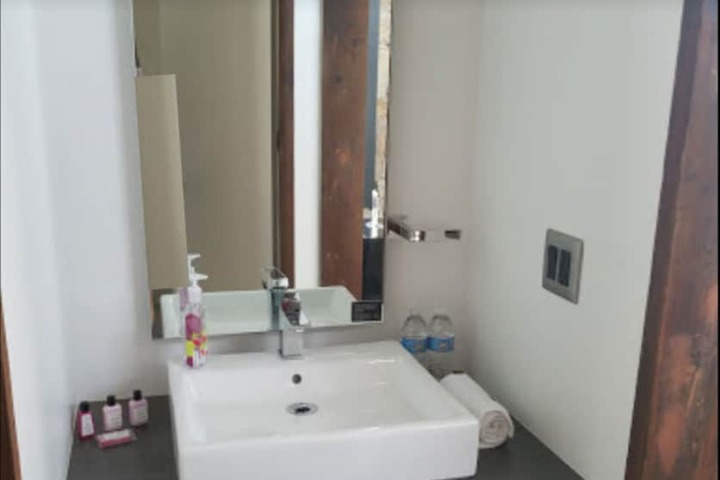 Room 11 of 27