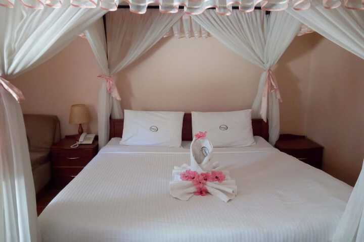 Room 6 of 21