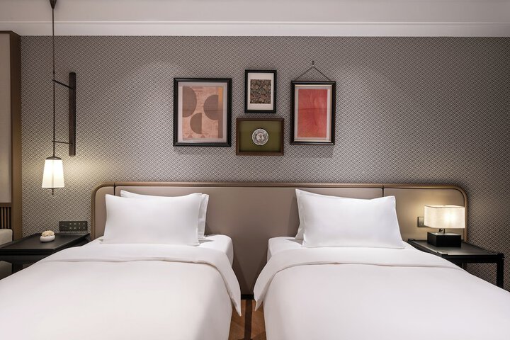 Room 10 of 37