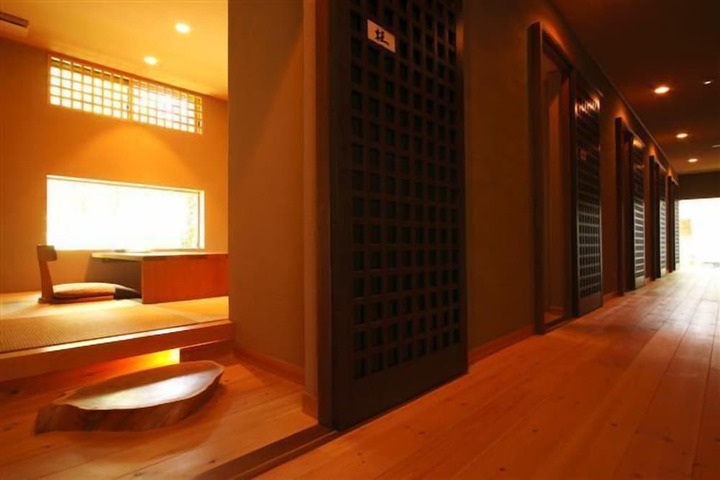 Ballroom/Hall 17 of 23