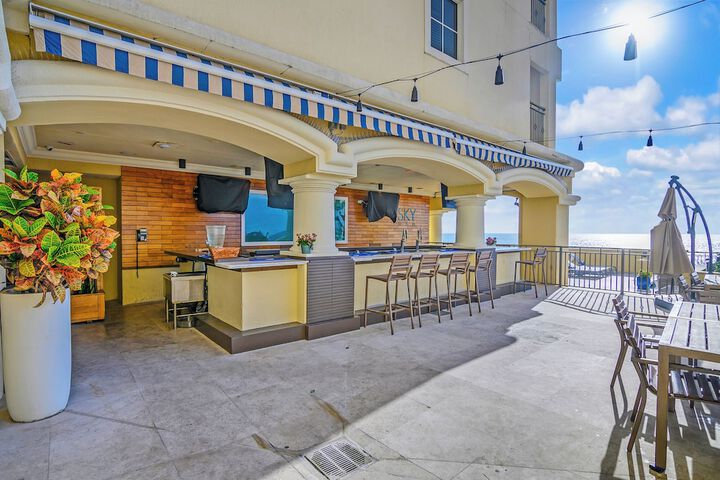 Poolside bar
