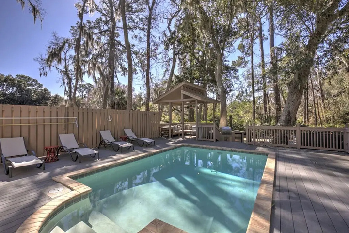Pool 11 of 21