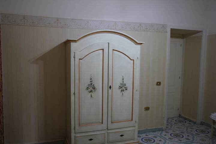 Room 12 of 28