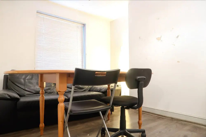 Room 12 of 16