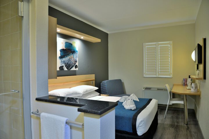 Room 3 of 16