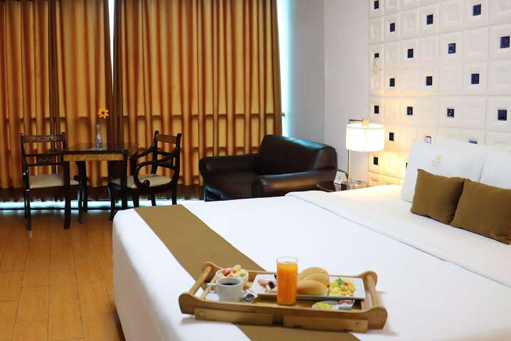Room 10 of 60