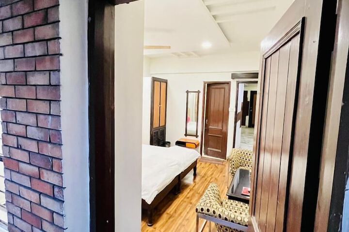 Room 15 of 36