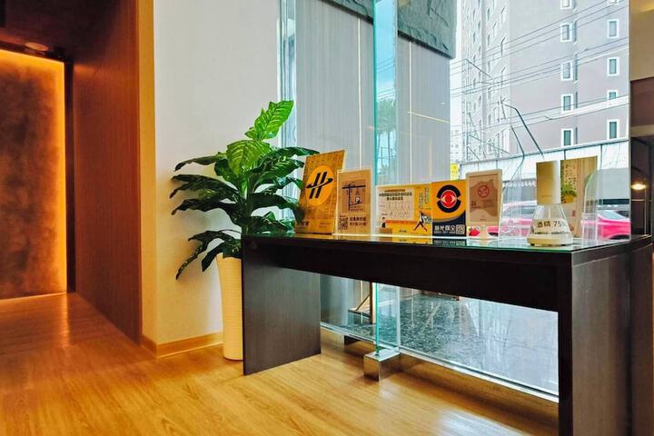 Entrance & Lobby