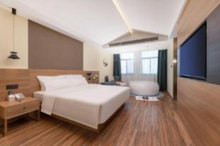Room 8 of 10