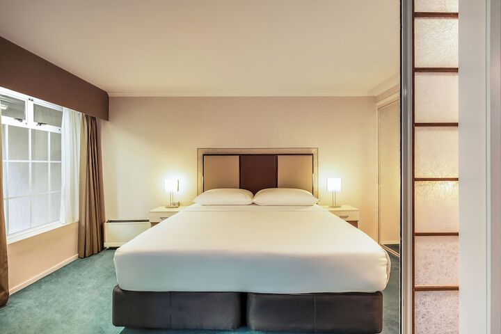 Room 12 of 76