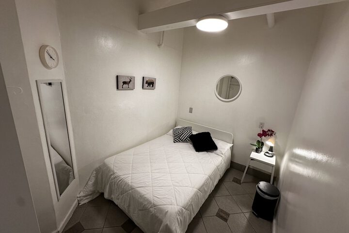 Room 11 of 22