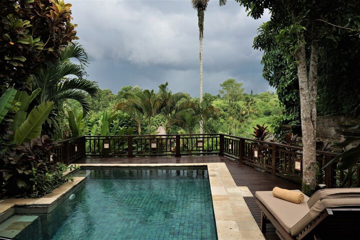 Hotel Pool