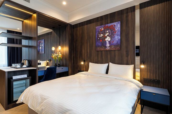 Room 5 of 98