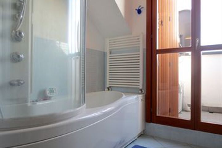 Room 8 of 159
