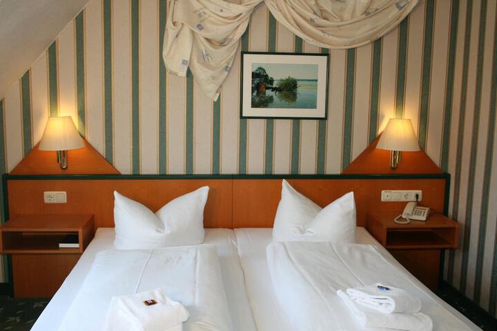 Room 6 of 39