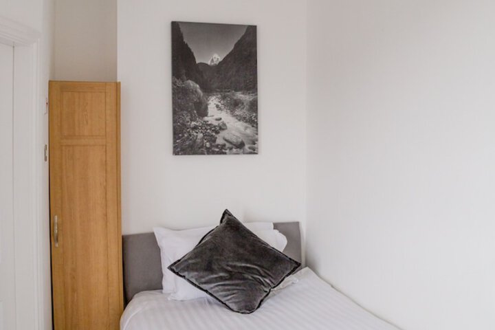 Room 4 of 67