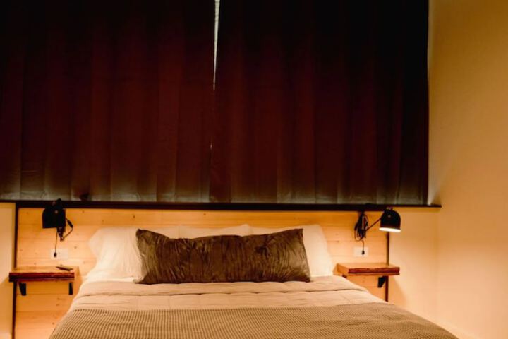 Room 5 of 18