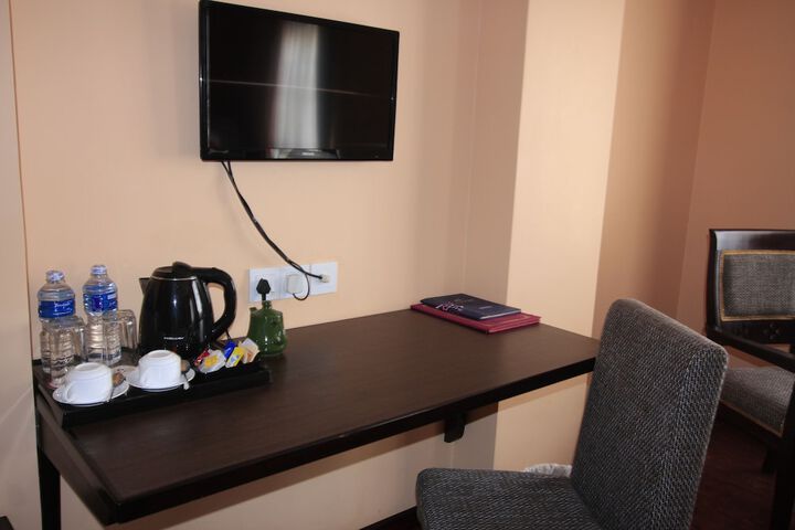 Room 21 of 38