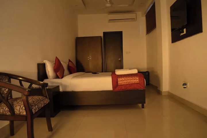 Room 31 of 90