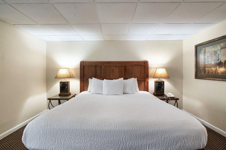 Room 22 of 102