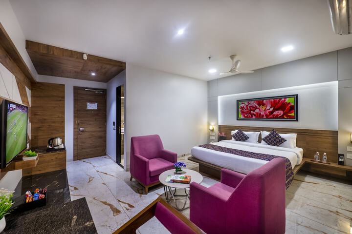 Room 5 of 16