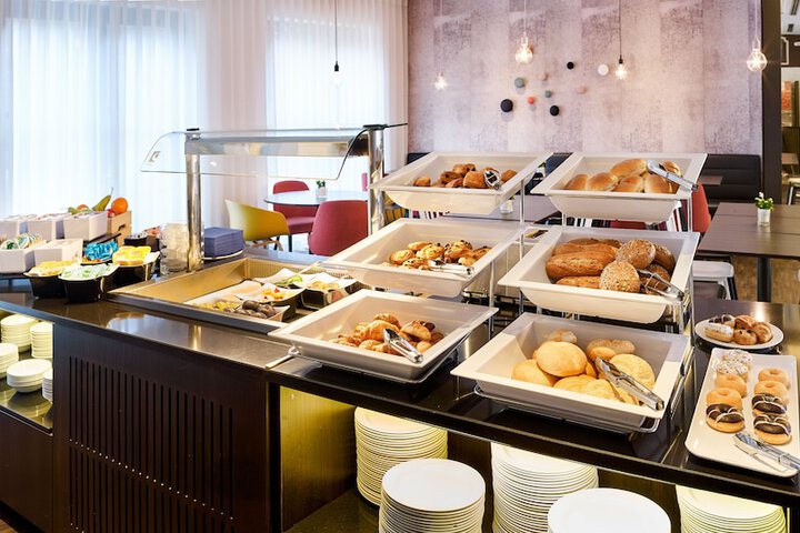 Breakfast/Coffee Service 60 of 92