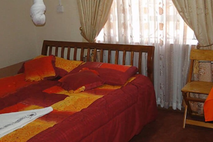 Room 4 of 12