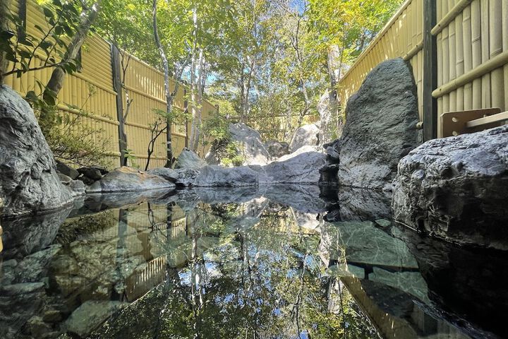 Deep soaking bathtub