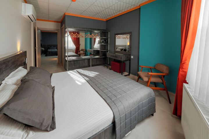 Room 12 of 27