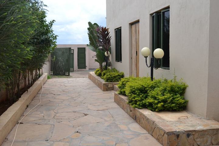 Hotel Exterior 15 of 15