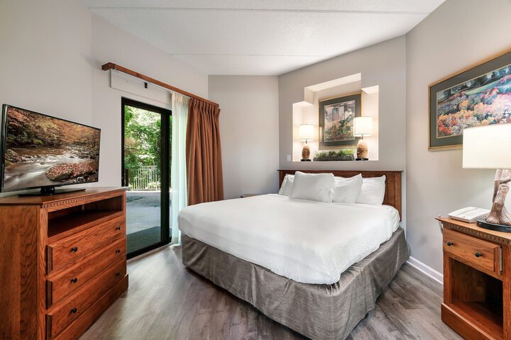 Room 4 of 102
