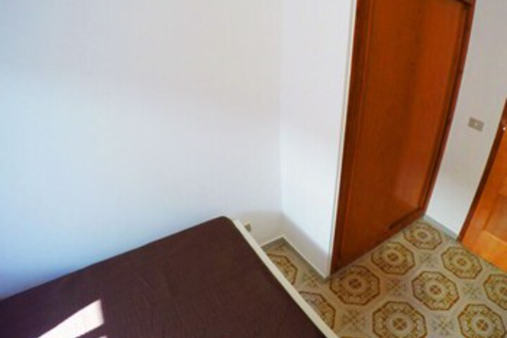 Room 9 of 24