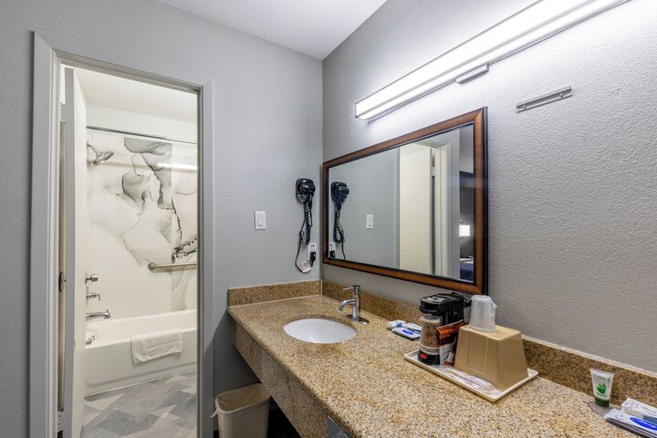 Room 15 of 21