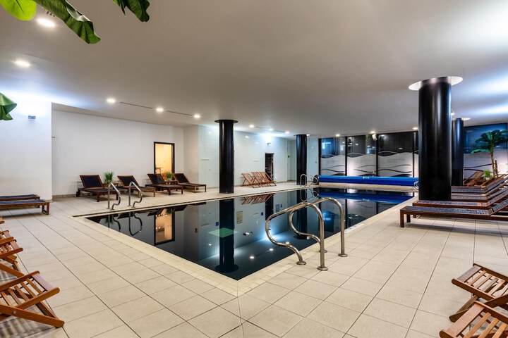 Pool 51 of 108
